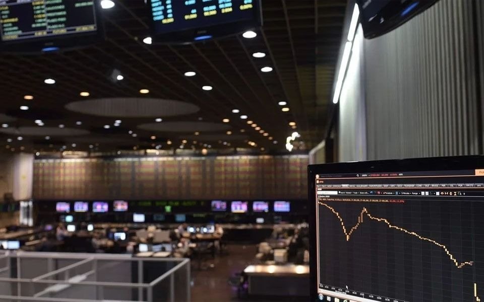 Por primera vez desde febrero, el riesgo país cae por debajo de los 1.500 puntos