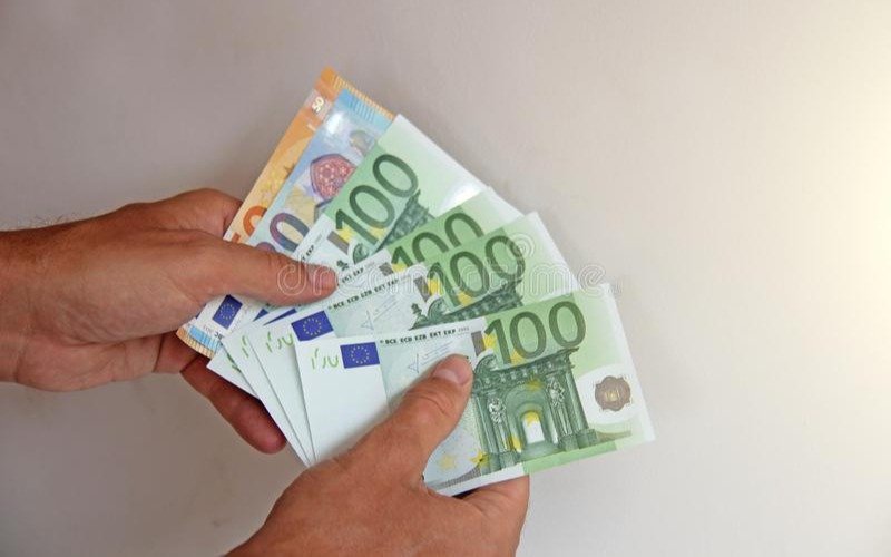 Alemania le paga 1.200 euros por mes a 122 personas por no hacer nada: el motivo