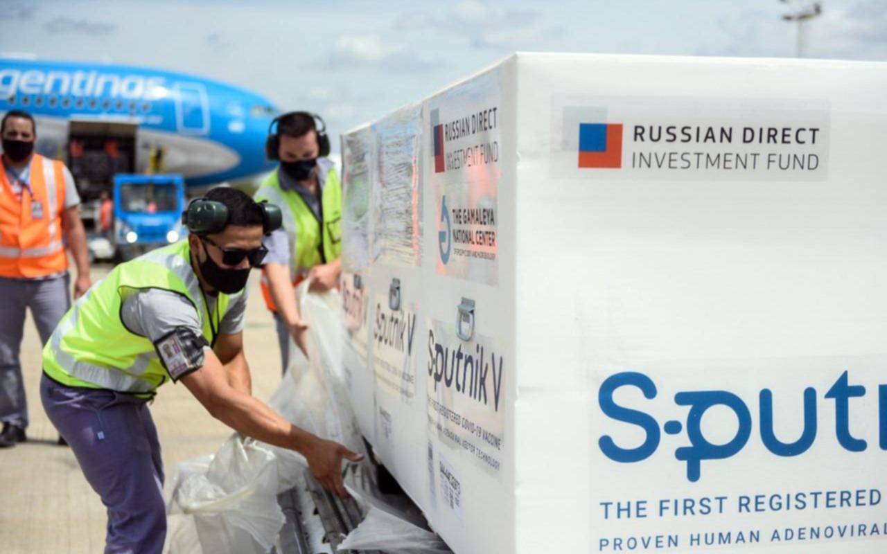 Esta noche llega el vuelo con 800 mil dosis de vacunas Sputnik V