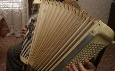 Lo hicieron sonar: publicó que vendía un acordeón y perdió 80 mil pesos con un cuento del tío