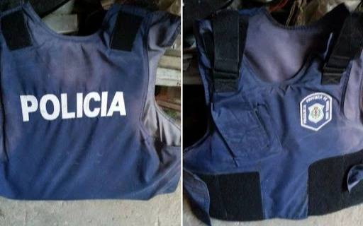De madrugada, se metieron en la comisaría Tercera de Los Hornos y robaron chalecos y municiones