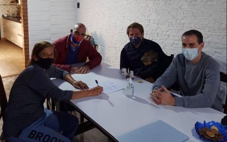 Ayuda para un club de fútbol infantil de Malvinas Argentinas