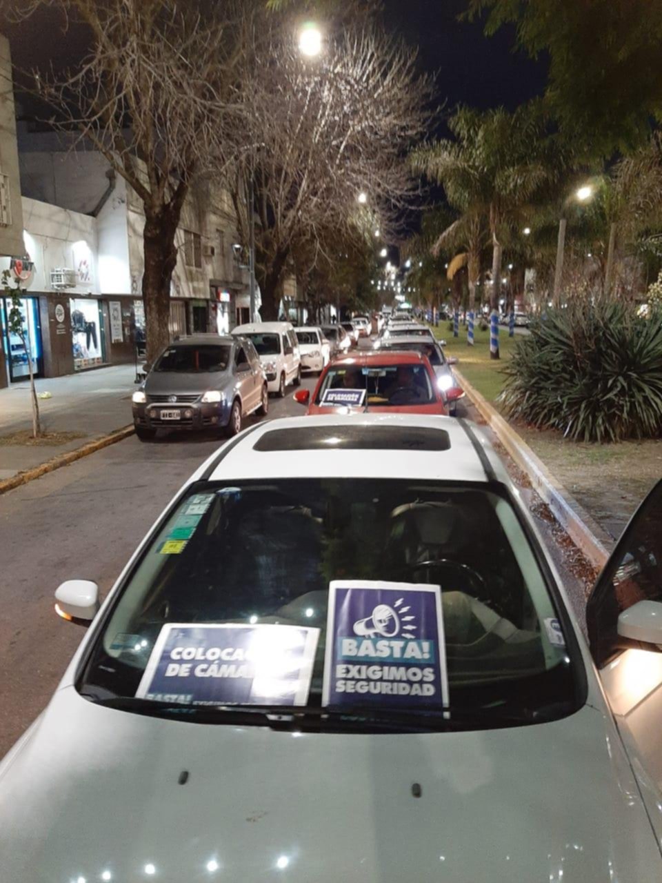 Bocinas y aplausos resonaron en un nuevo reclamo de seguridad