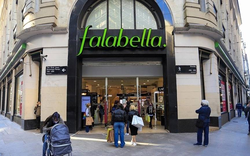 Tras el cierre definitivo, rematarán más de 10.000 productos de Falabella con descuentos del 70%