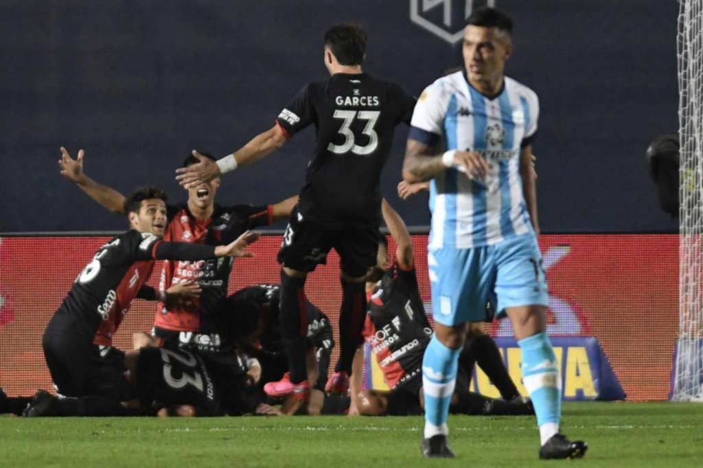 Colón ratificó su muy buen andar y festejó el primer título de su historia