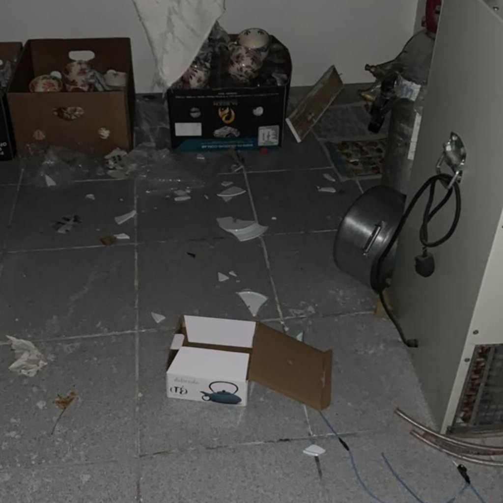 Esperó 8 meses para abrir su casa de té y no le dejaron ni las hebras