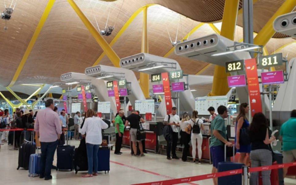 Con cuáles seis vacunas podrán ingresar los extranjeros a España a partir del lunes