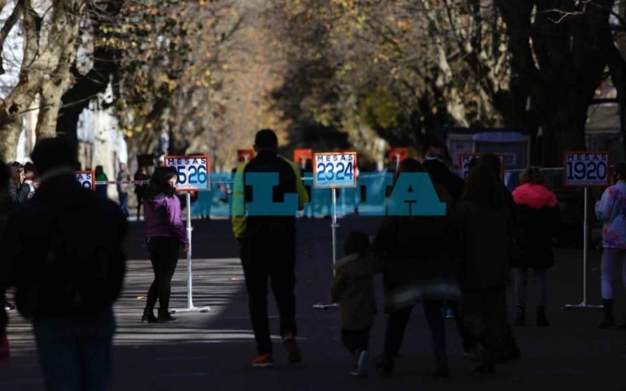 En La Plata concurren a votar por las presidenciales de Perú