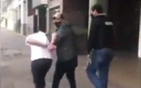 Detuvieron al líder de una banda narco en un departamento ubicado frente a Plaza Moreno