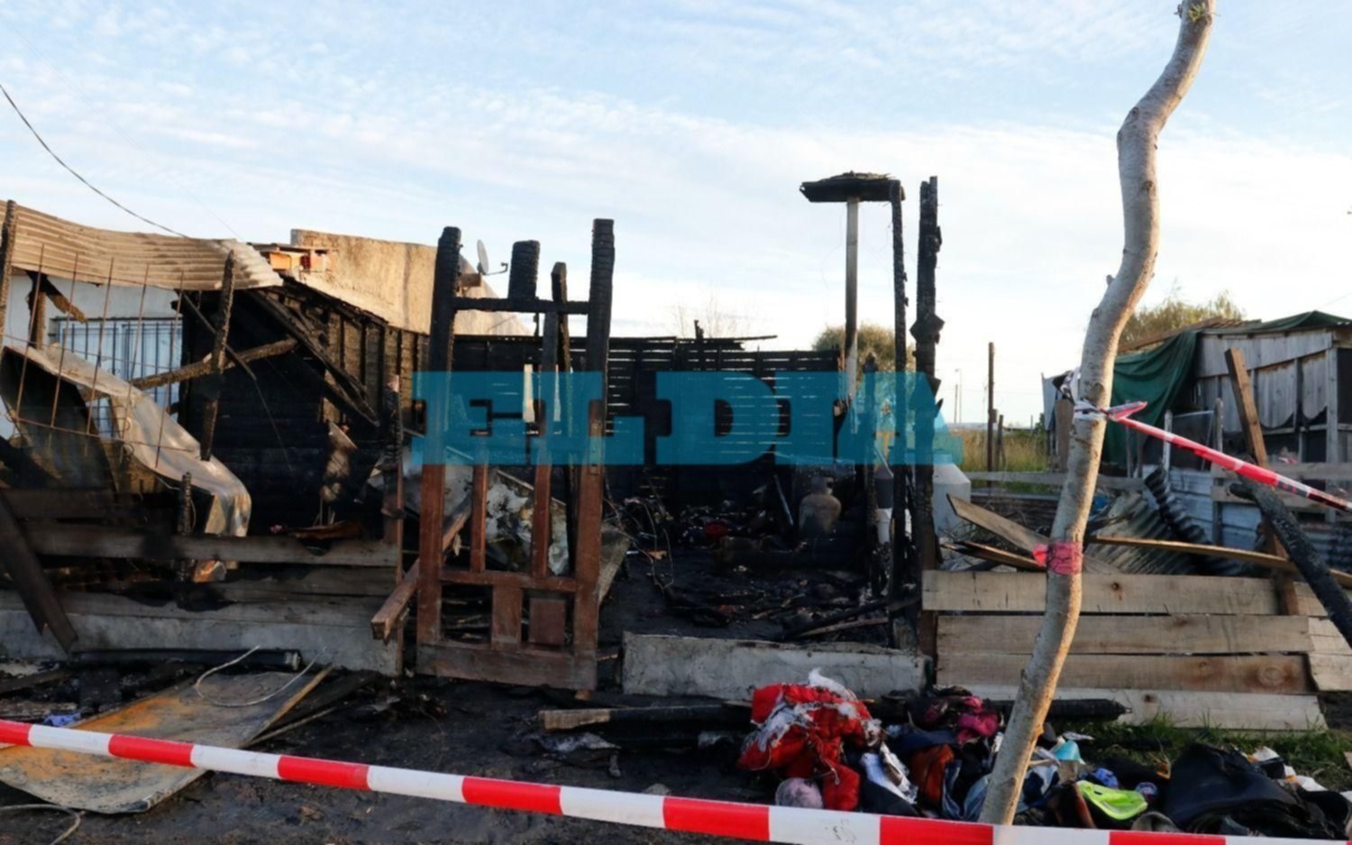 Sigue la conmoción en Punta Lara por el trágico incendio en el que murieron 7 personas: así quedó la casa