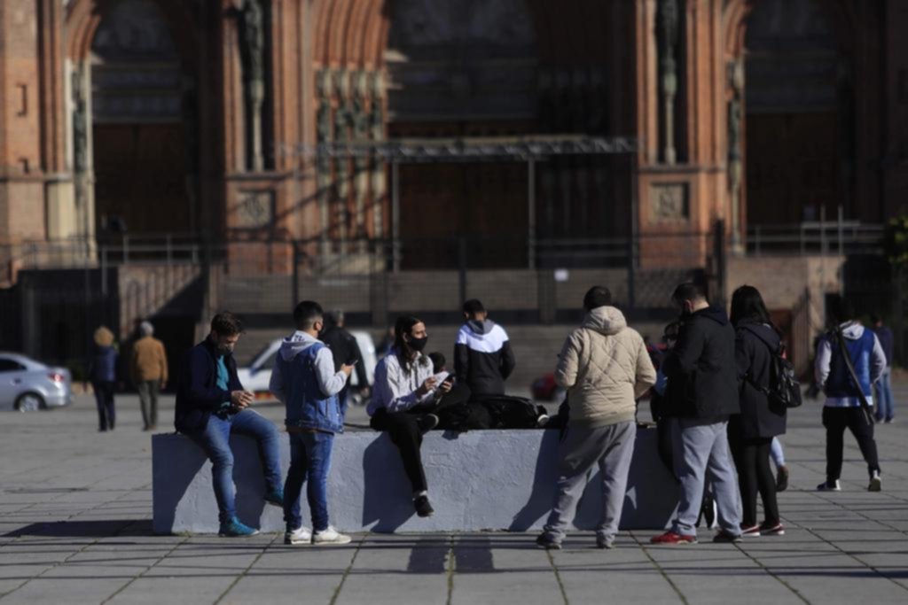 Un confinamiento que estuvo lejos de ser estricto en plazas y con aperturas de comercios
