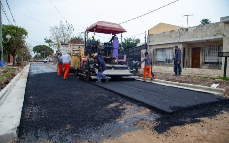 Obras de asfalto en la zona oeste de Quilmes