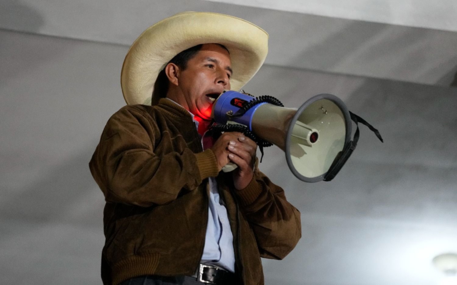 Leve ventaja para Fujimori, pero resta contar el voto rural, clave para Castillo