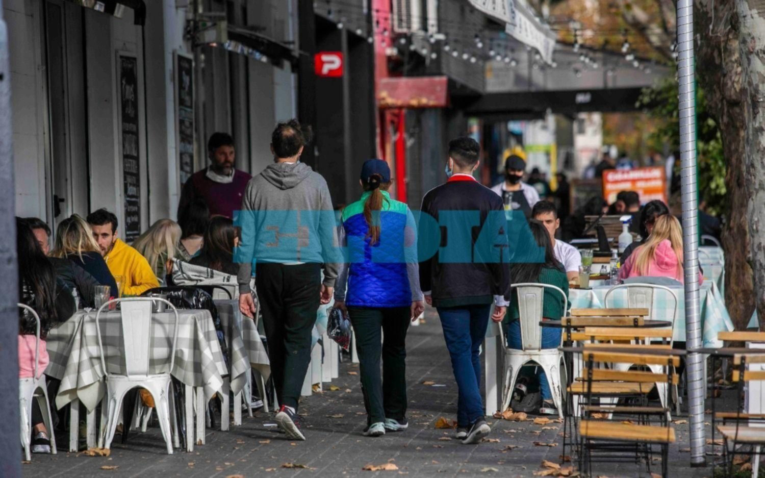 Por "necesidad", gastronómicos desafiaron las restricciones y se mantuvieron abiertos el finde