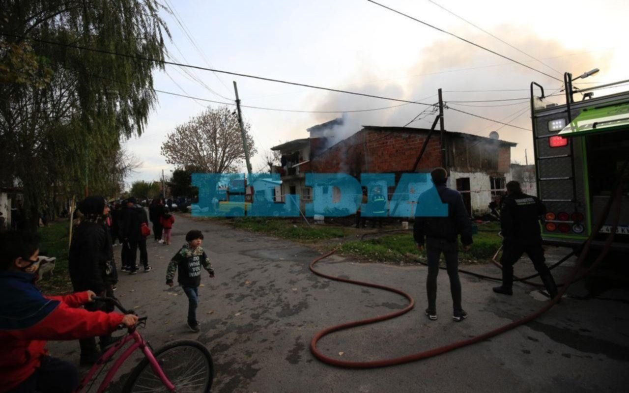 "¡Yo prendí fuego la casa!": detienen a un hombre por el voraz incendio en 15 y 531