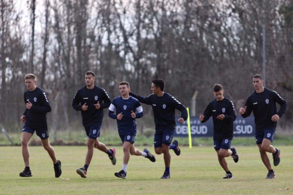 Gimnasia, sin sus caras nuevas y con ausencias, volvió al trabajo