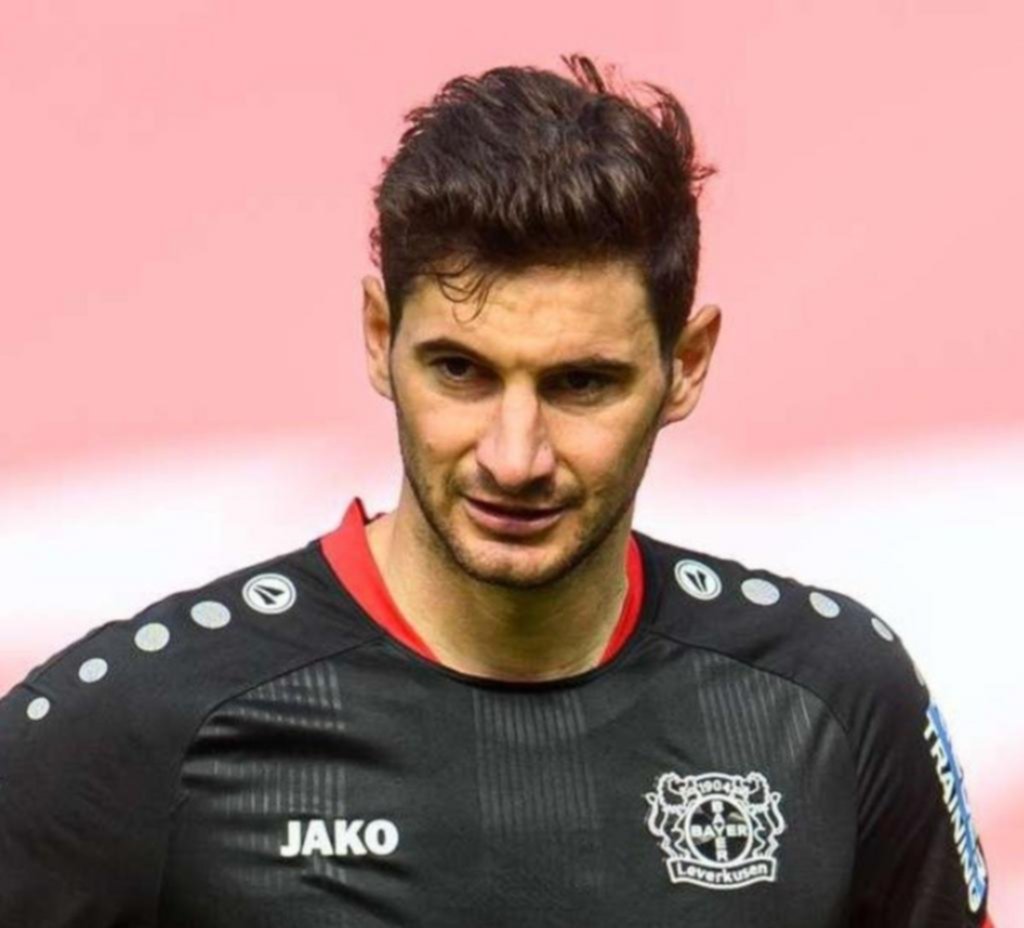 River desmintió gestiones por Alario