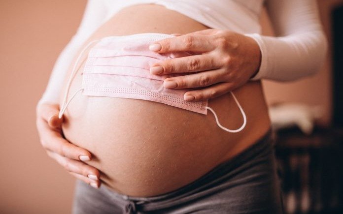 Advierten por la gravedad de los cuadros por coronavirus en personas gestantes