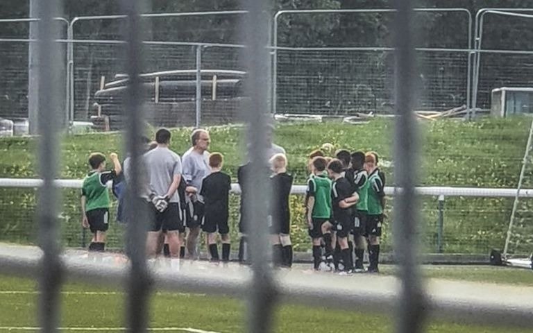 Bielsa está de vacaciones pero se fue a "entrenar" a los pibes del Sub 11