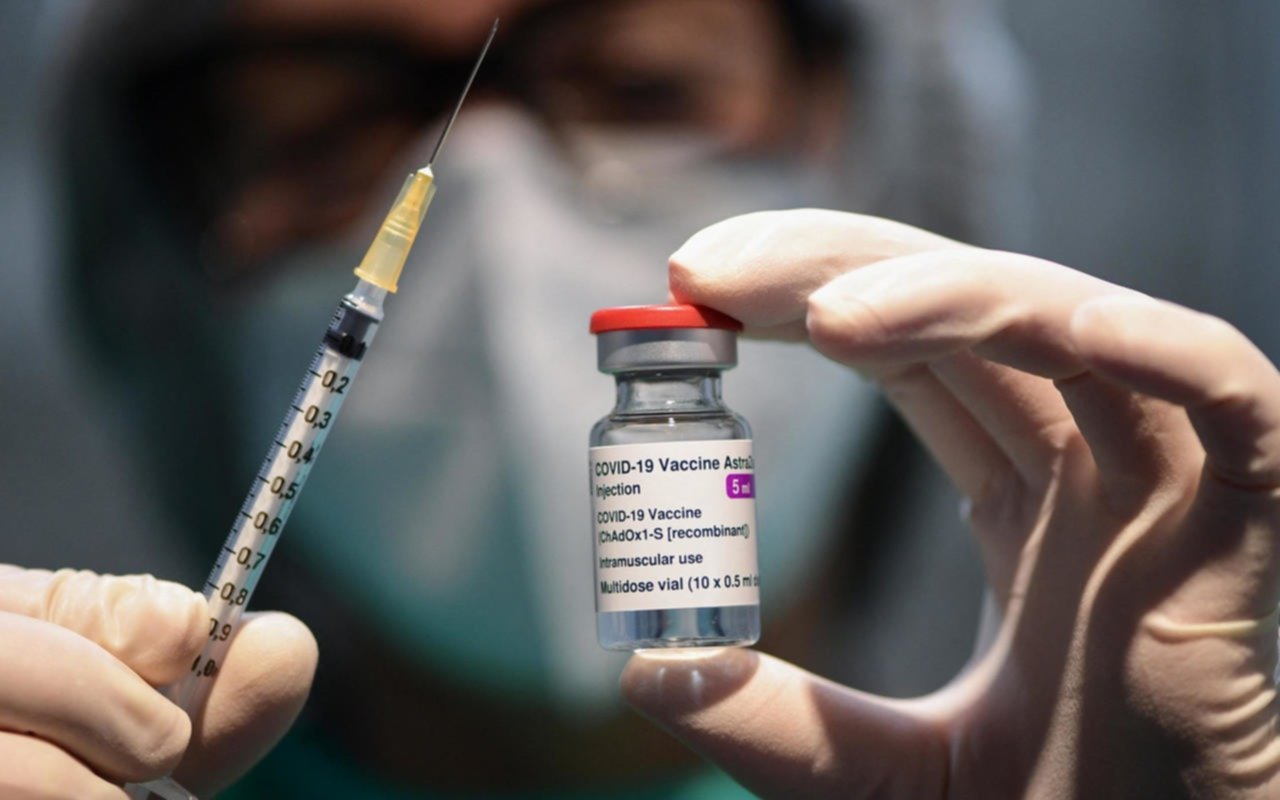 Esta noche llegan 811 mil dosis de la vacuna Astrazeneca