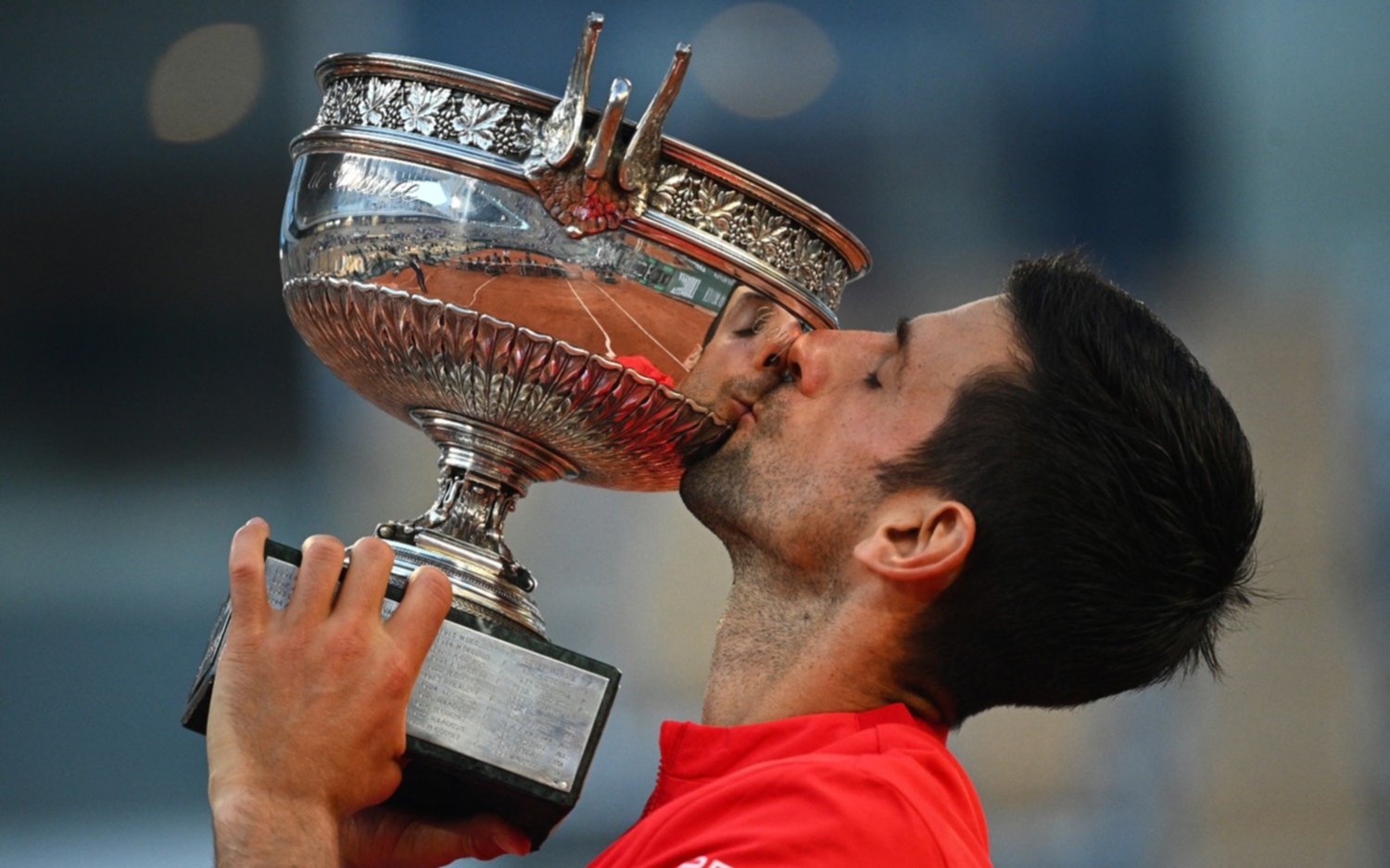 Djokovic le dio vuelta la final a Tsitsipas y es el campeón de Roland Garros: el récord que logró