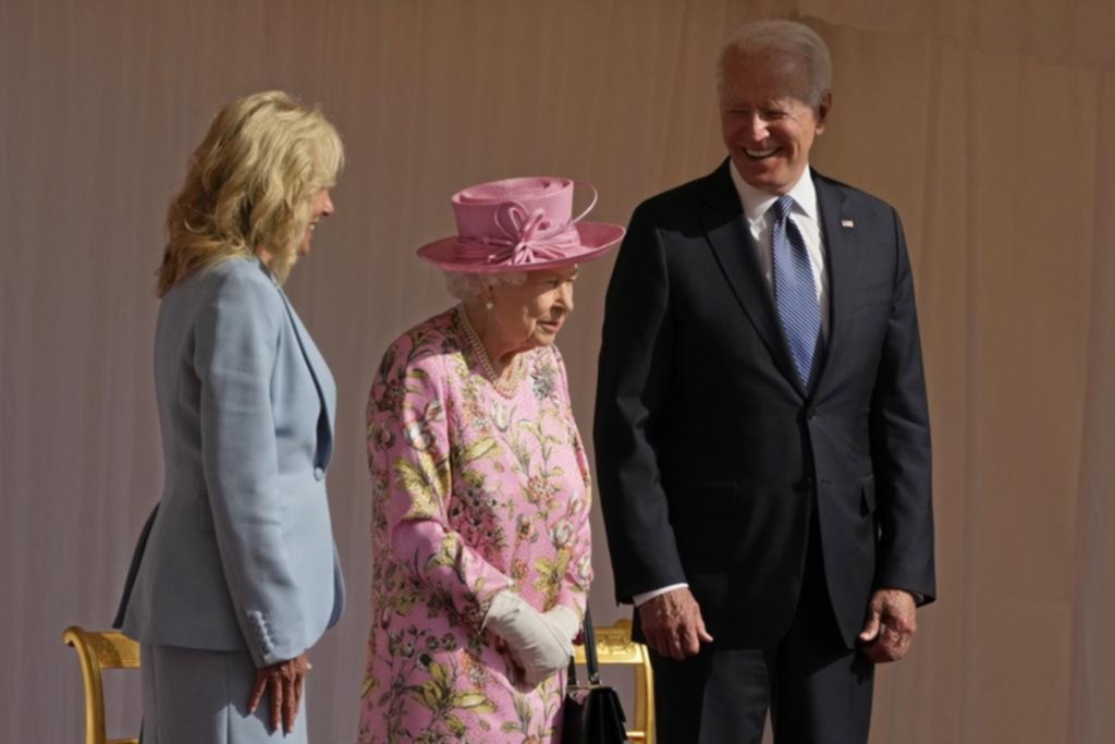La reina de Inglaterra tomó el té con Biden y su esposa Jill en Windsor