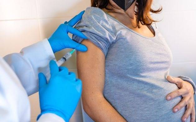 Todas las embarazadas tendrán prioridad para ser vacunadas contra el COVID en el país