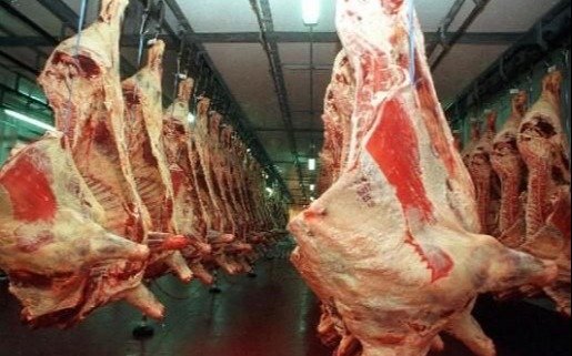 El Gobierno acordó con los frigoríficos reabrir la exportación de carne