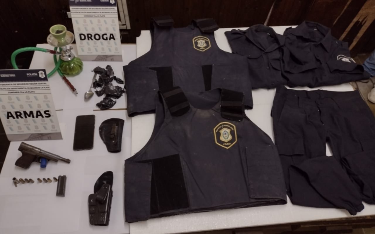 Incendió una casa en Ringuelet para usurparla y además hacía entraderas con ropa policial