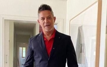 ¿Y la elegancia? El insólito look de Alejandro Sanz que es furor en las redes sociales