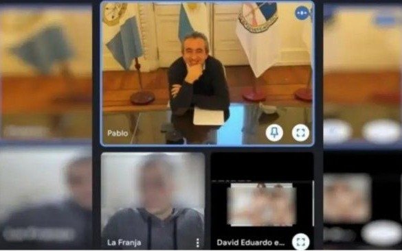 ¡Qué incómodo! Filtran un video porno mientras el intendente de Rosario daba una charla virtual