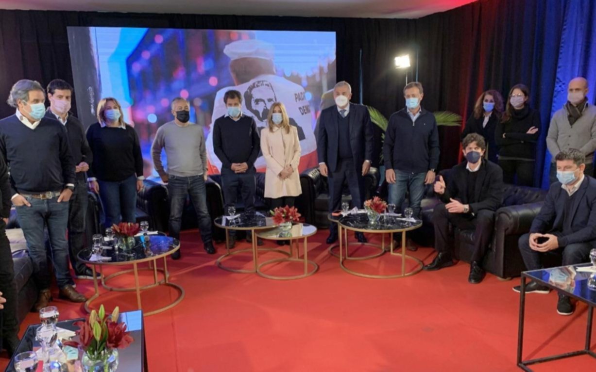 Avanza el acuerdo de la cúpula radical con Facundo Manes para competir en la Provincia