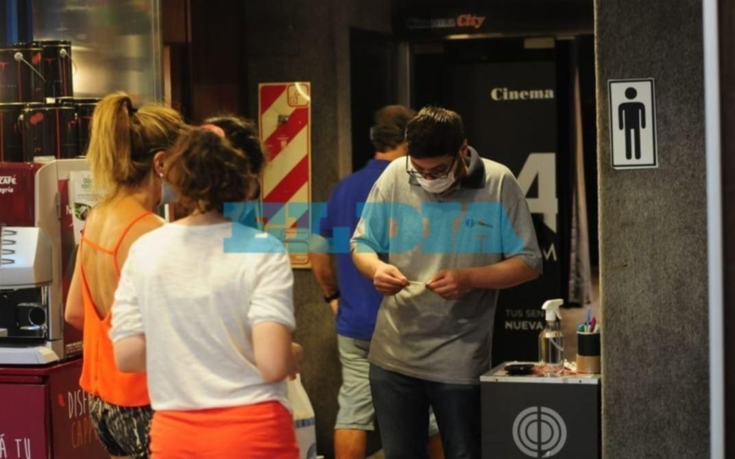 El sábado reabren los cines en La Plata