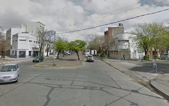 Un policía se defendió de un robo en La Plata: motochorros intentaron sacarle su bicicleta