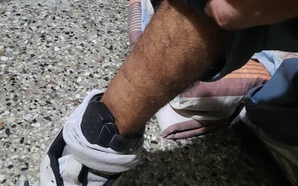 Salió a robar con la tobillera e intentó morder a los policías al grito de "tengo Sida"