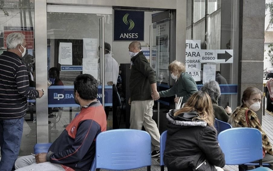 Jubilados: cobrarán un bono para equiparar la inflación trimestral