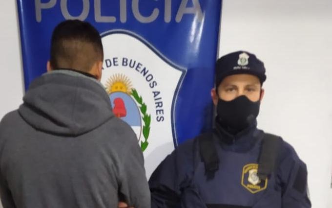 Encañonó en un semáforo a un jubilado y a su nieta de 12 años