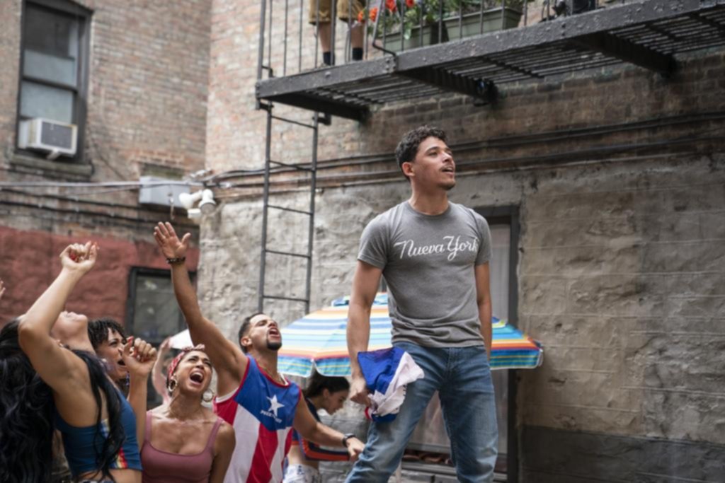 “En el barrio”: color, música y poder latino para iniciar la revolución