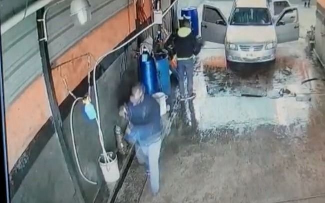 Le robaron la camioneta cuando iba a dejarla a lavar