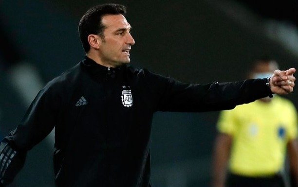 A horas del choque con Uruguay, Scaloni tiene "casi" confirmada la formación de la Argentina