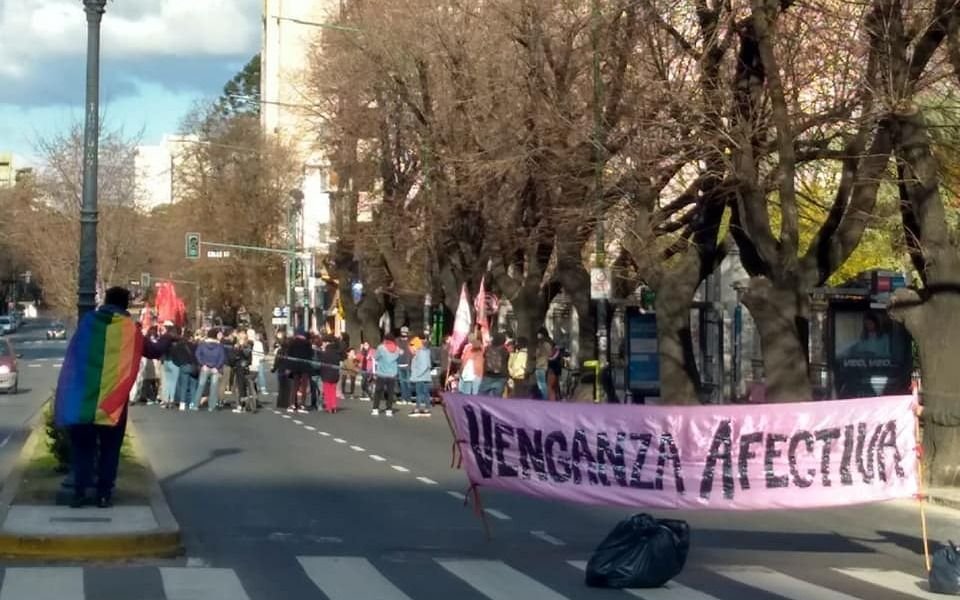 Marcharon a Fiscalías tras el crimen de la travesti en la zona Roja platense