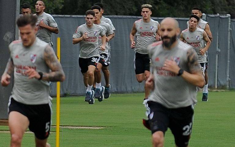 Dos jugadores de River con fiebre en el inicio de la pretemporada en EEUU