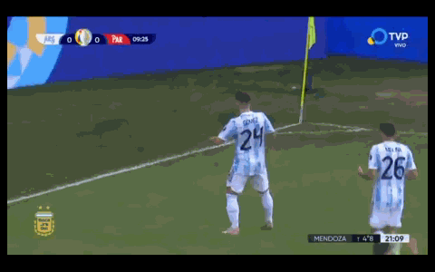 El gol del Papu Gómez y el festejo con "bailecito" dispararon memes y GIFs