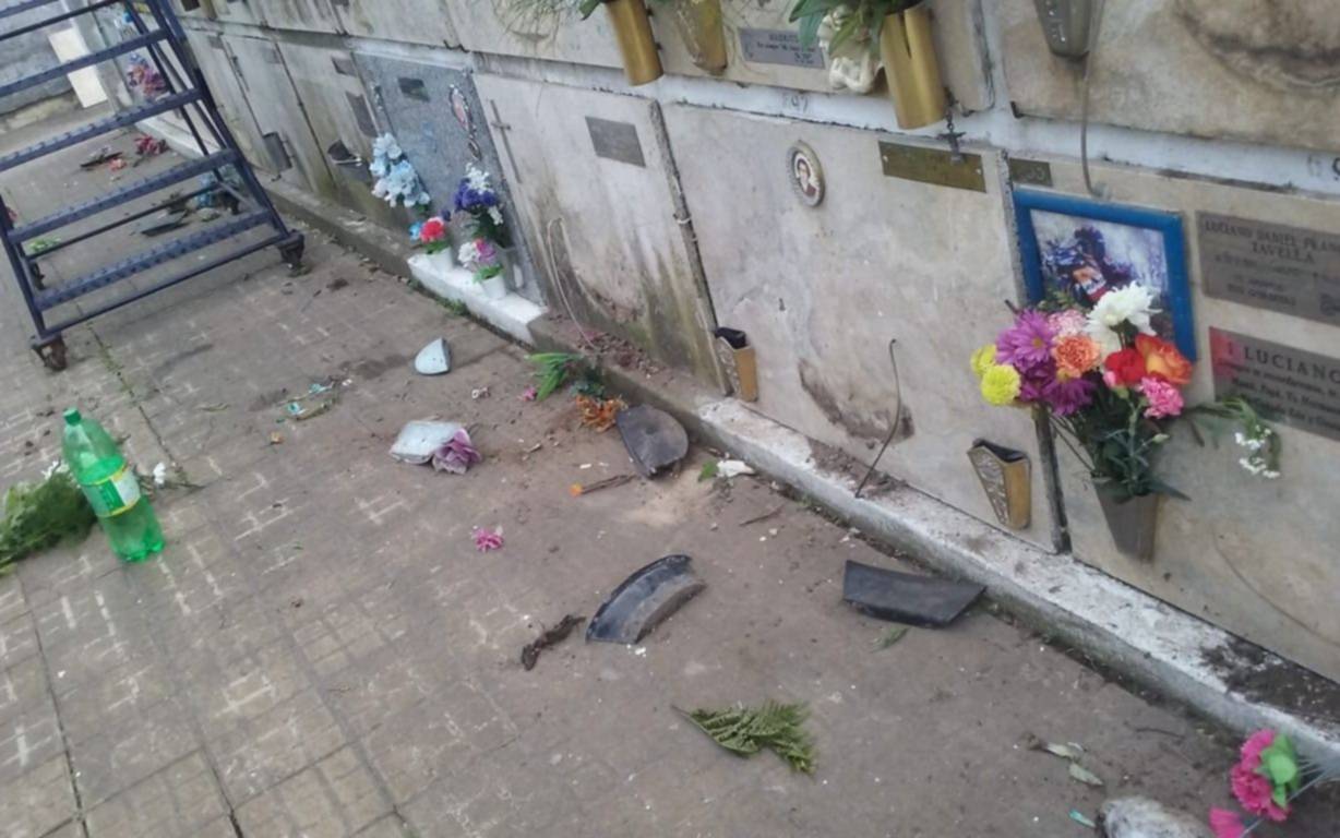 "Se llevaron hasta los floreros": denuncian nuevos actos de vandalismo en el Cementerio local