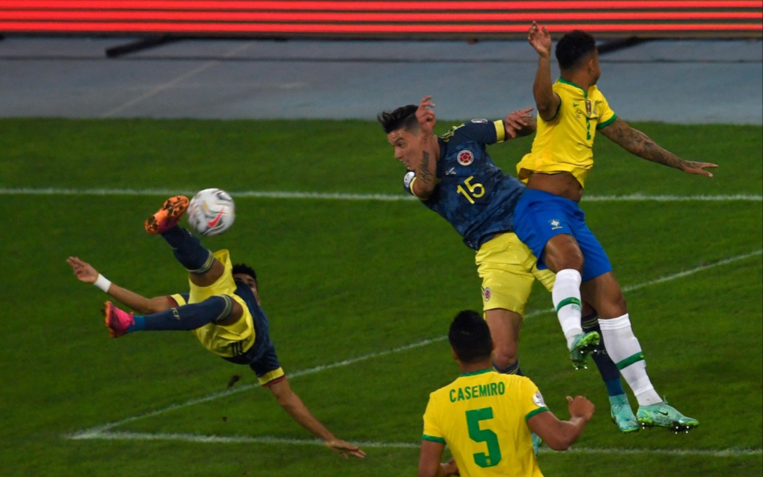 Brasil derrotó a Colombia tras una remontada épica
