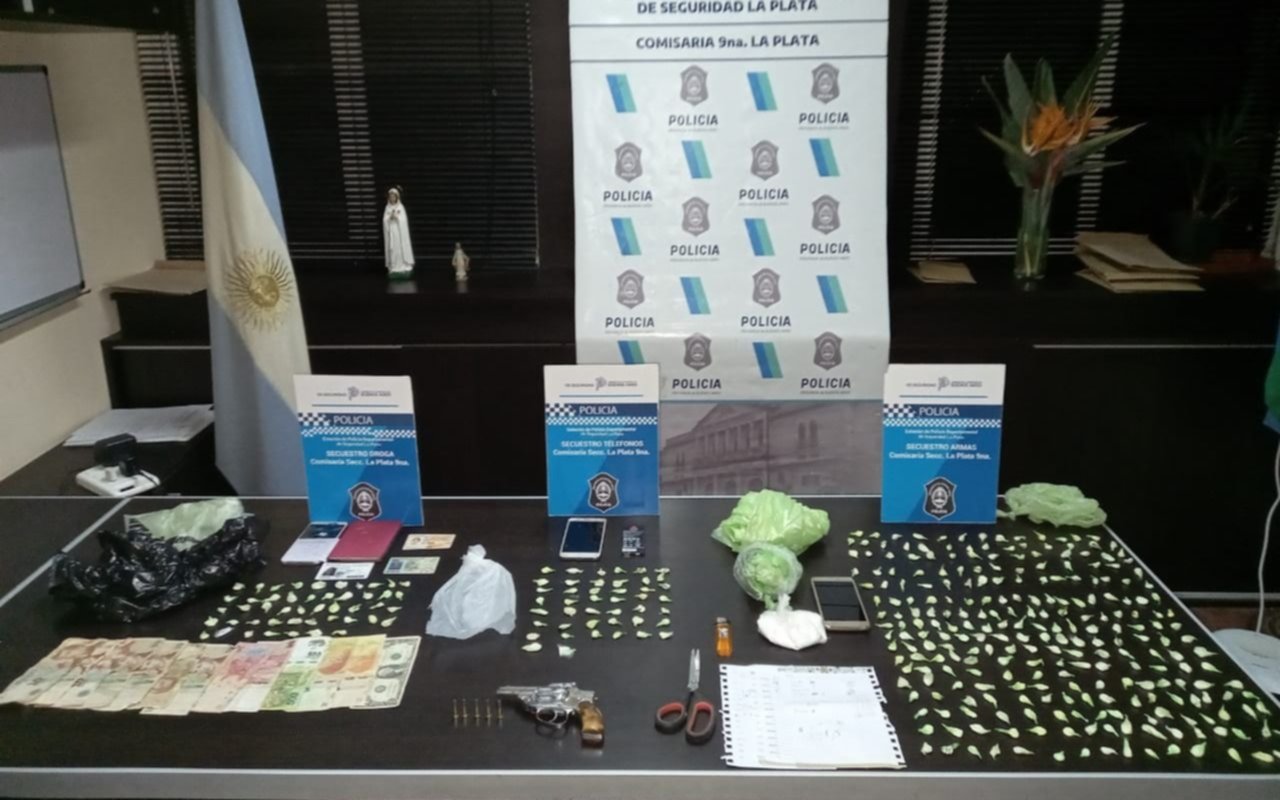 Golpe al narcomenudeo en la Región: en tres allanamientos incautan armas y un gran cargamento de drogas