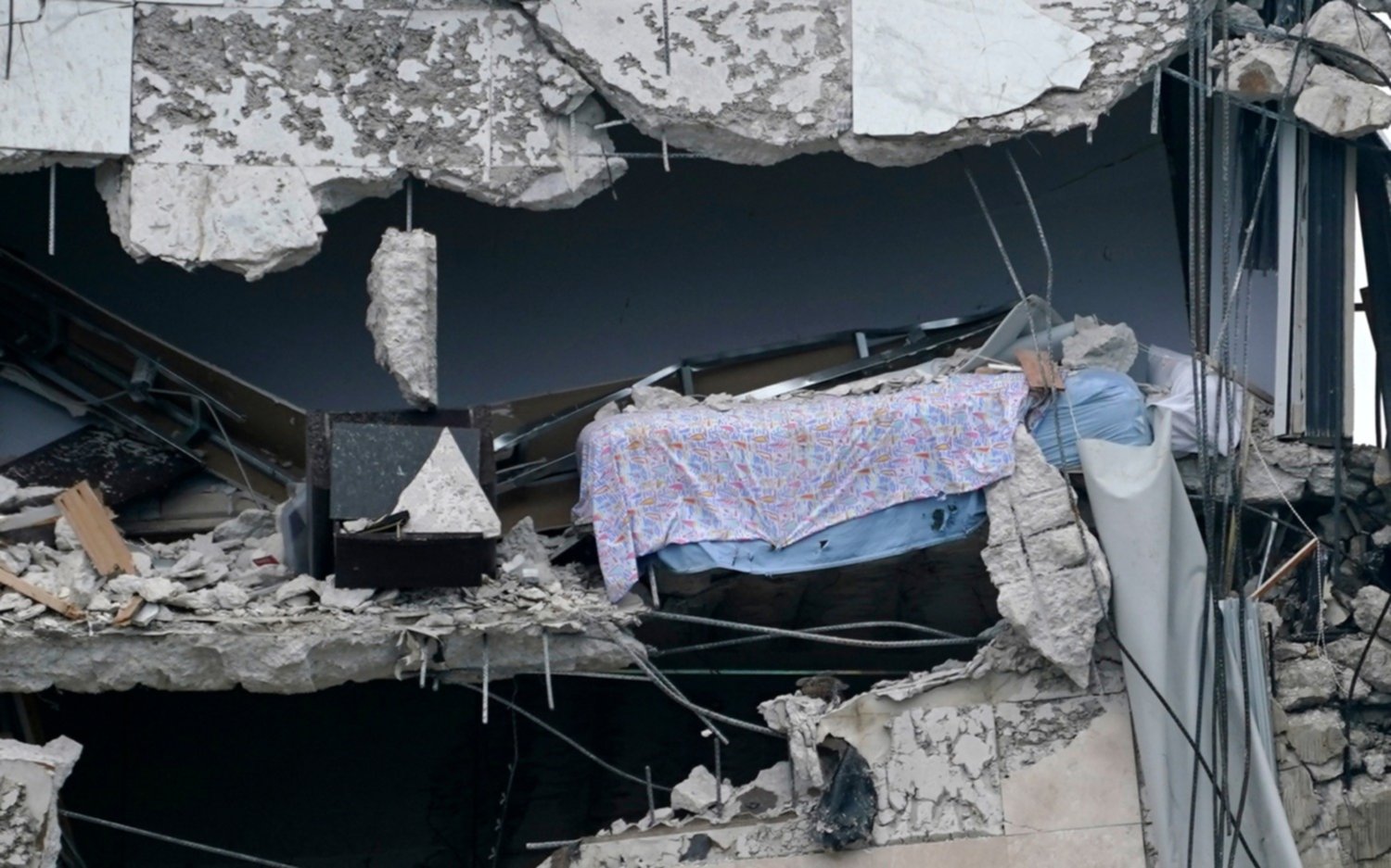 "Colapso progresivo": explican cuál podría ser la falla que originó el derrumbe del edificio en Miami