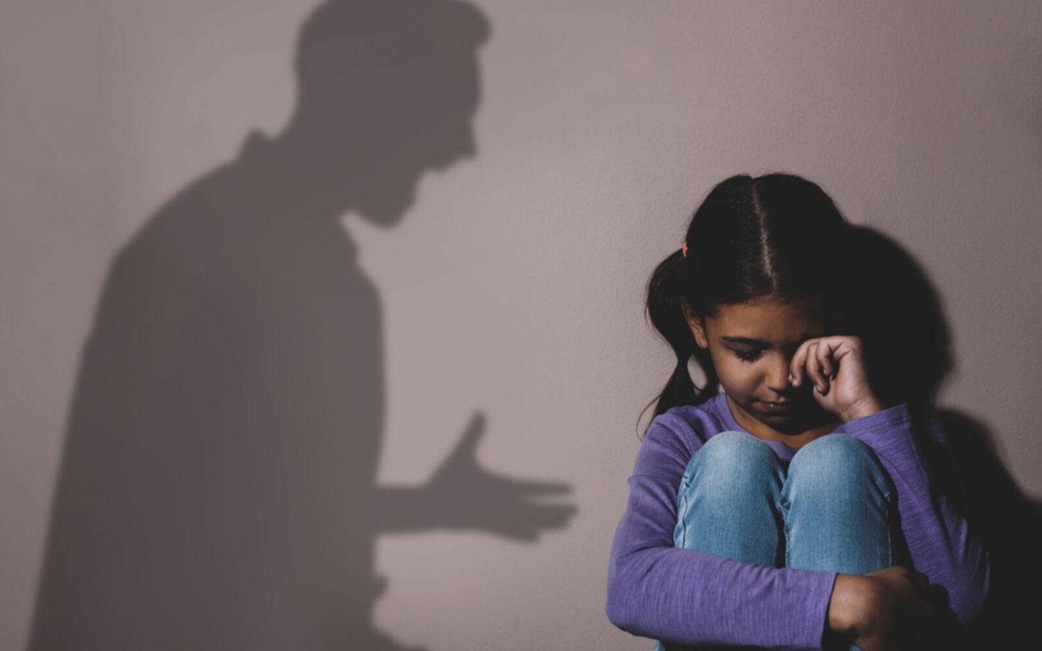 La madre de una niña de 10 años pide quitar del documento de su hija el apellido del padre abusador