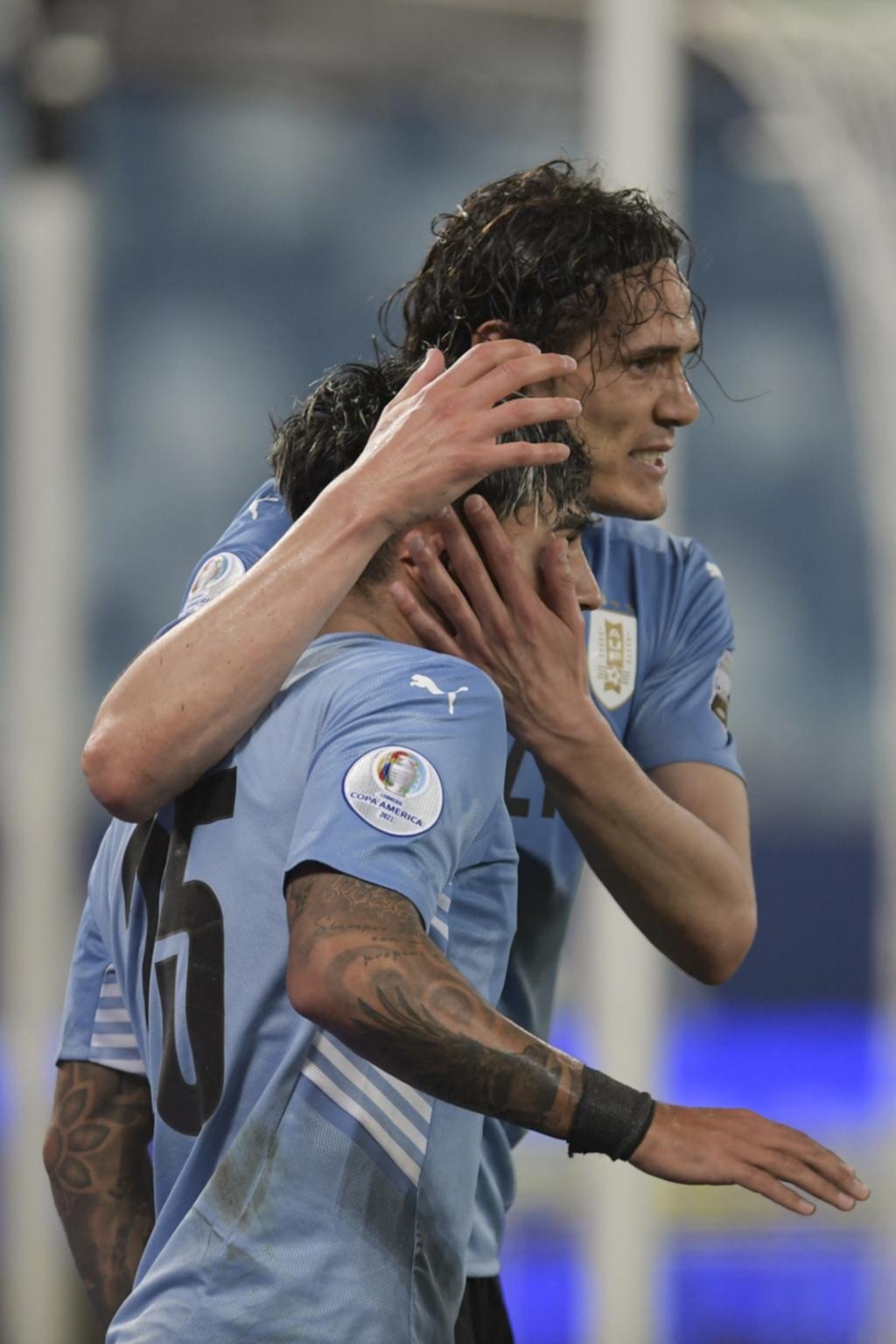 Sin lucir Uruguay ganó y ya está en cuartos de final