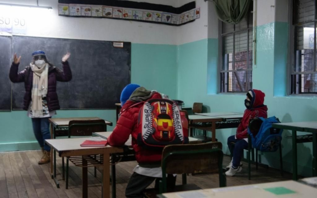 Si el termómetro baja de los 10º, escuelas sin estufas podrán suspender clases presenciales